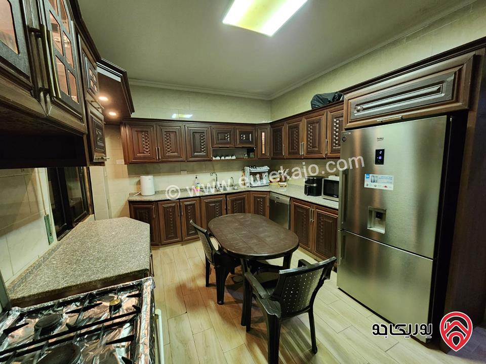 شقة طابقية  رووف كامل مساحة 300م للبيع في عمان - الشميساني