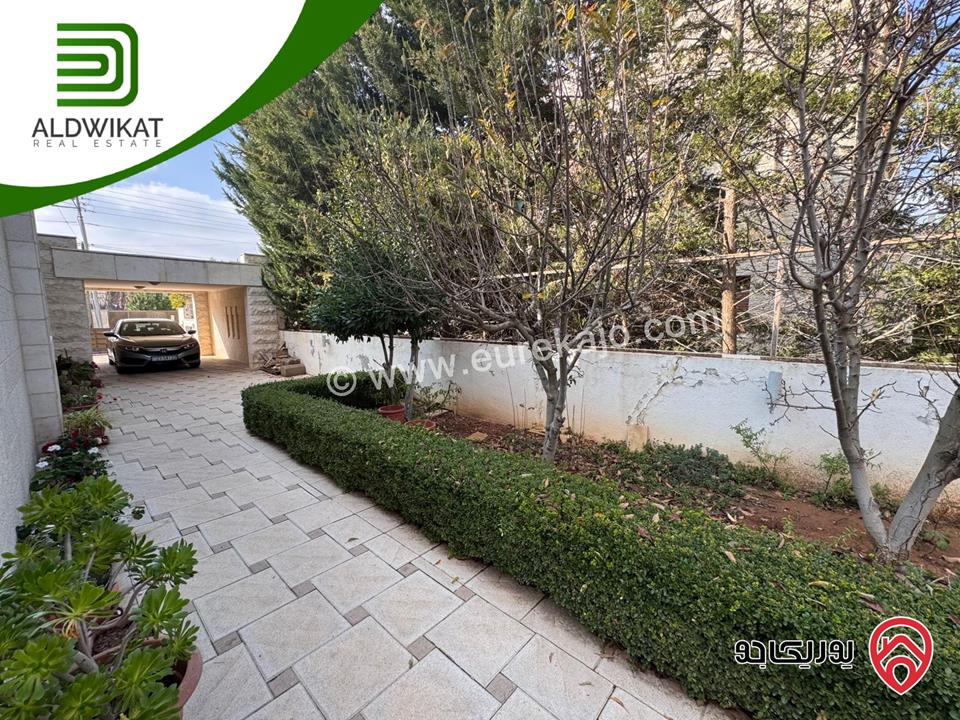 فيلا مساحة الارض 1600م ومساحة البناء 1100م مساحة الحديقة 400م للبيع في السلط - منطقة السرو 