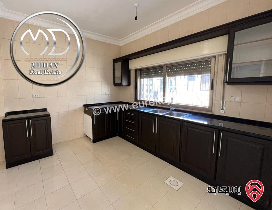 شقة مساحة 170م طابق ثالث للبيع في عمان - ام اذينة تصلح للاستثمار بسعر مميز جداً