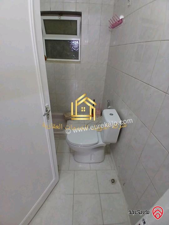 شقة فارغة طابق شبه ارضي مساحة 100م مع ترس 20م للإيجار في عمان - تلاع العلي 