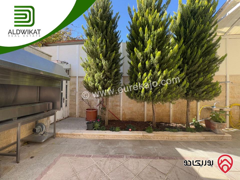فيلا مساحة الارض 760م ومساحة البناء 800م ومساحة الحديقة 400م للبيع في عمان - الجبيهة/ خلف الجامعة الاردنية