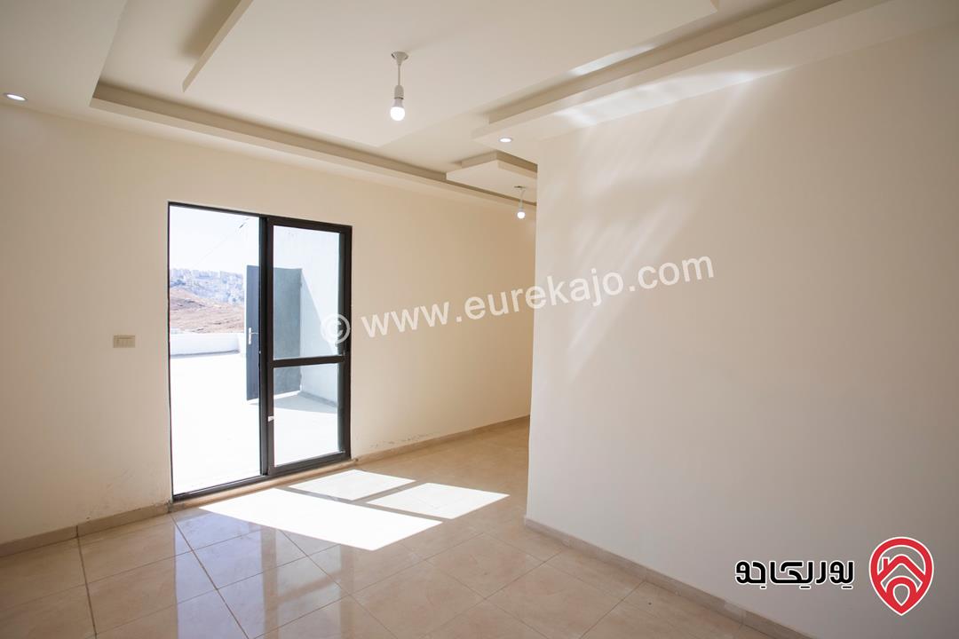 شقة طابق ثالث مع روف مساحة 135م للبيع في عمان - ابو علندا اطلالة بانوراما بسعر 50 الف كاش او اقساط