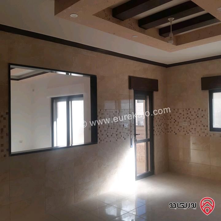 شقة طابقية كاملة مساحة 253م للبيع في عمان - الجبيهة 