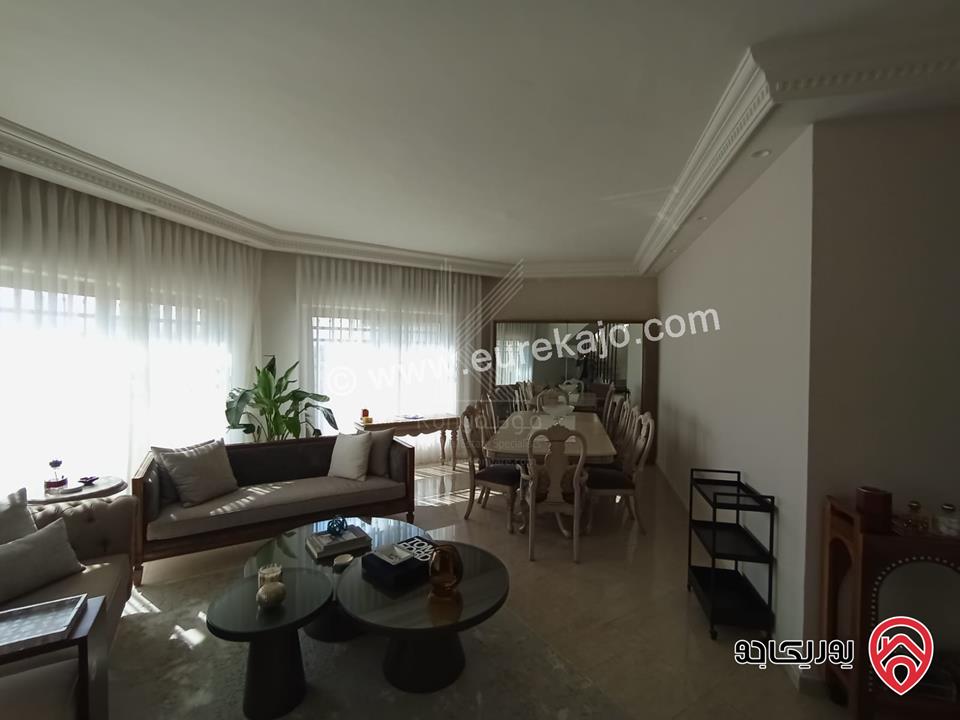 شقة فاخرة طابق أخير مع روف مساحة 211م للبيع في عمان - خلدا مع اطلالة مميزة