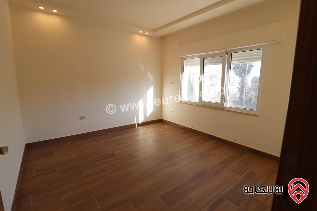 شقة جديدة مساحة 135م طابق ثالث للبيع في عمان - خلدا