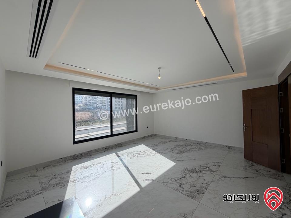 شقة فاخرة طابق أول مساحة 200م للبيع في عمان - دير غبار 