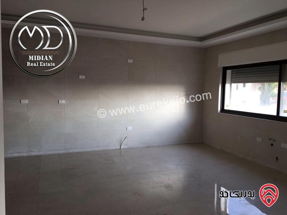 شقة شبه ارضي جديدة للبيع في عمان - ام السماق مساحة 200م مع ترس و حديقة 200م تشطيبات ديكورات سوبر ديلوكس بسعر مميز