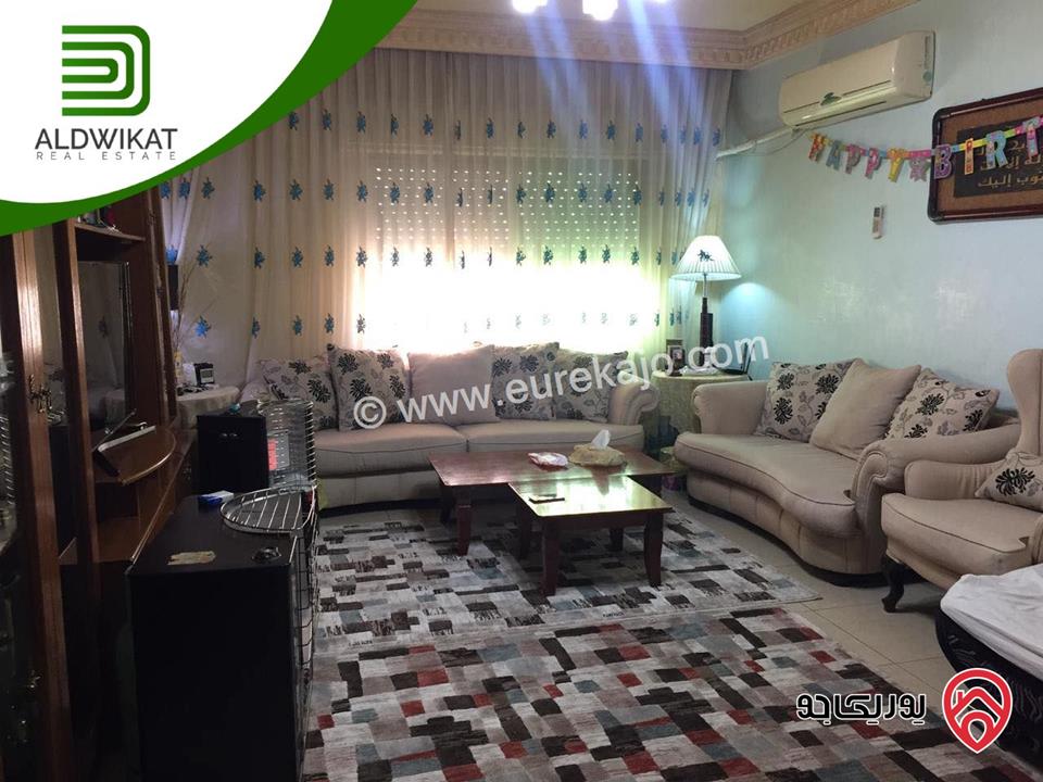 شقة شبة ارضية للبيع في عمان - المدينة الرياضية مساحة البناء 244 م مساحة الترس 30 م