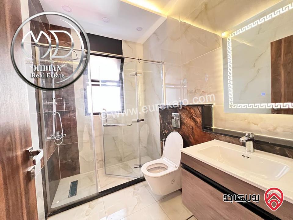 شقة دوبلكس طابق اخير مع روف للبيع في عمان - ضاحية النخيل مساحة 210م مع تراسات تشطيبات ديكورات عصرية فاخرة 