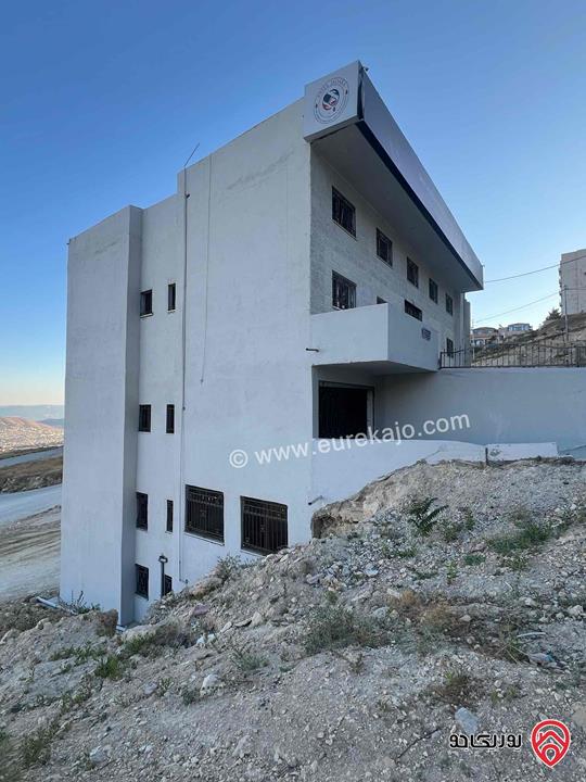 بناية تجارية 900م جديدة للايجار في عمان - الجبيهة