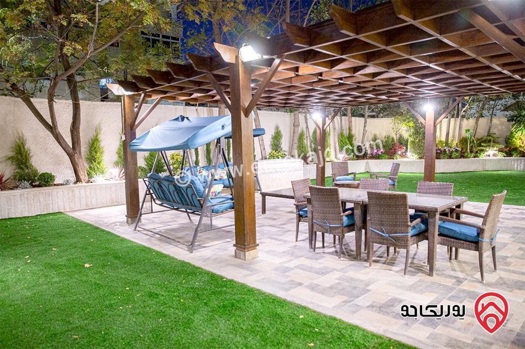 شقة طابقية فخمة مساحة 420م داخلي و 300م خارجي مع مسبح للايجار المفروش في عمان - أم السماق