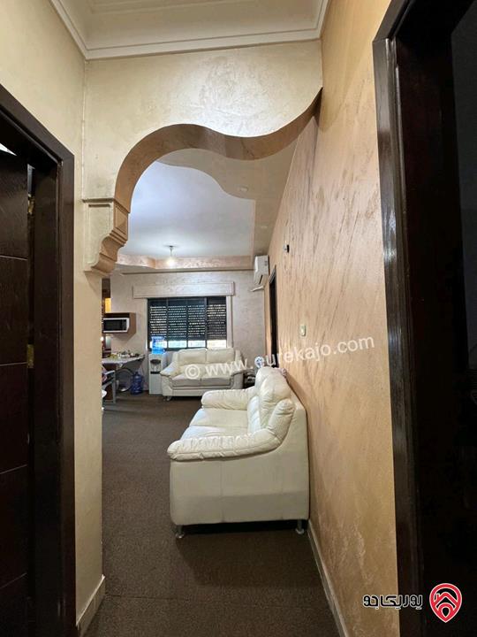 شقة مساحة 127م طابق ثالث للبيع في عمان - جبل الزهور بالقرب من مسجد خليل السالم 