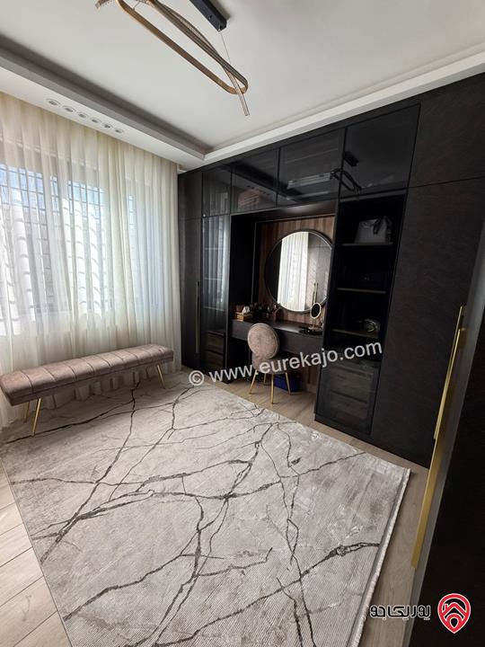 شقة شبه ارضية مساحة 210م داخلي و 180م خارجي لم تسكن للايجار مفروشة في عمان - خلدا