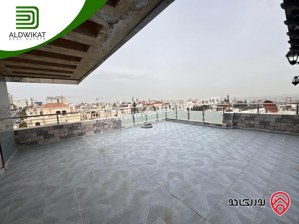 شقة للبيع في عمان - عبدون طابق اخير مع روف مساحة البناء 300م ومساحة الترس 50م موقع مميز