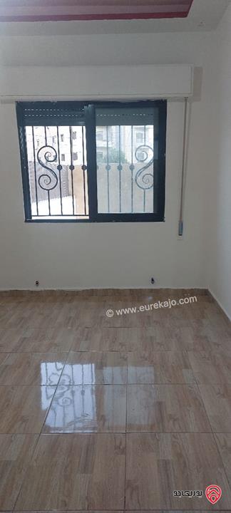 شقة أرضية مساحة 185م داخلي و 70م خارجي للإيجار السنوي في عمان - الجبيهة – أم زويتينة