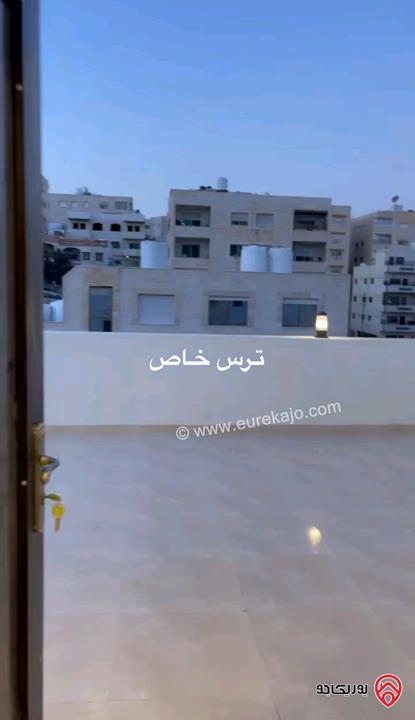 شقة طابق ثالث مع روف مساحة 255م للبيع في الزرقاء الجديدة البتراوي 