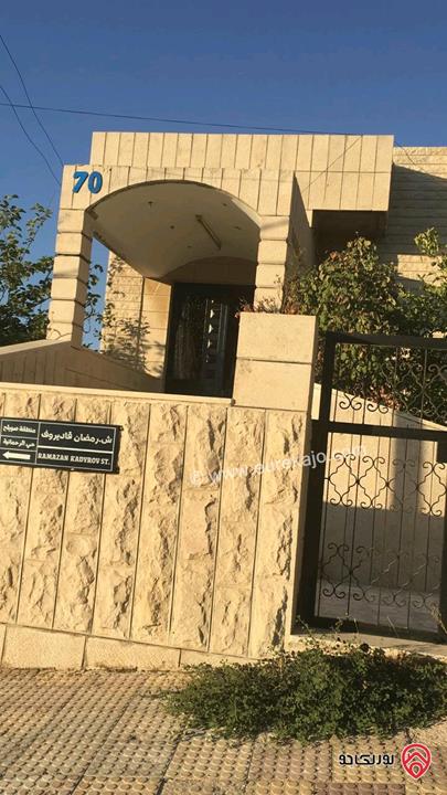 فيلا مساحة البناء 1000م على أرض 1142م للبيع في عمان - صويلح