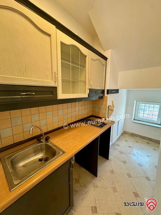 فيلا مميزة مساحة 505م على أرض 361م للبيع في عمان - دير غبار