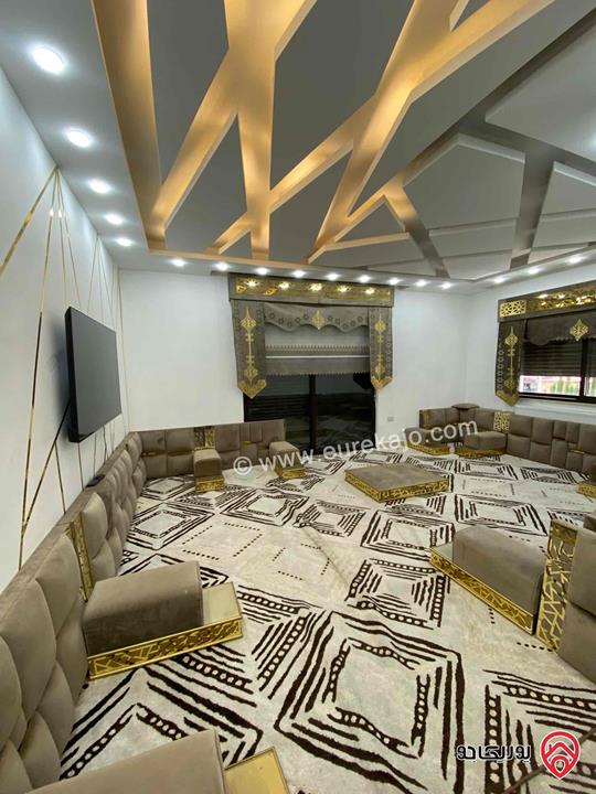 شقة أنيقة مفروشة بالكامل (فرش جديد) طابق أول مساحة 140م للايجار في عمان - ام السماق