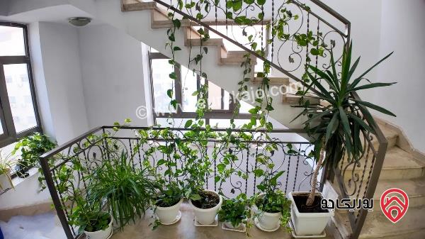 شقة مساحة 190 م طابق ثالث مميزة ومجددة بالكامل للبيع في عمان - ضاحية نخيل