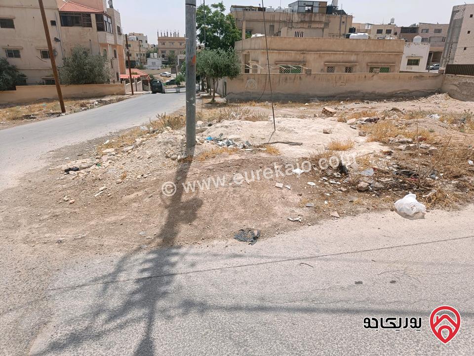 قطعة أرض على شارعين مساحة 327م للبيع في الزرقاء - الزواهرة