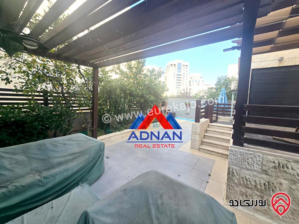 شقة ارضية مفروشة مساحة 200م داخلي و 300م خارجي للايجار في عمان - عبدون