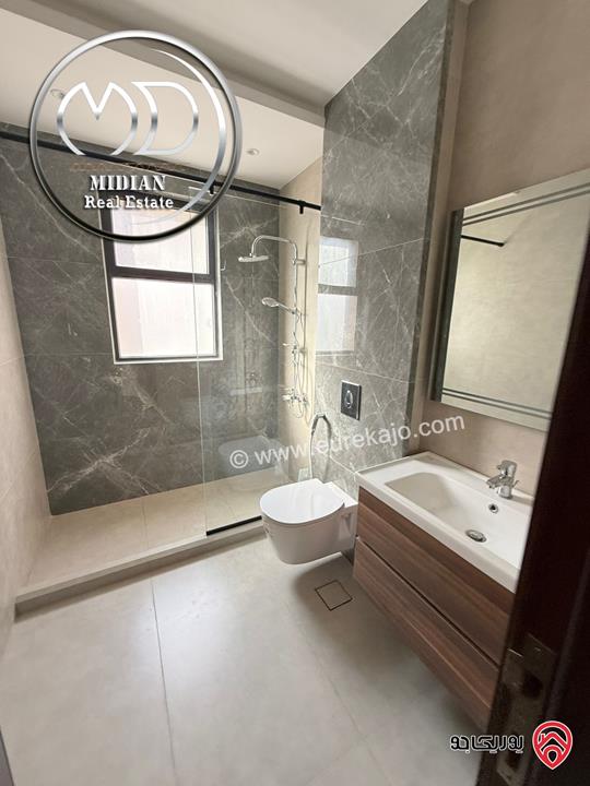 شقة دوبلكس جديدة للبيع طابق أخير مع روف في عمان - حي الصحابة مساحة 245م مع تراسات تشطيبات ديكورات سوبر ديلوكس اطلالة جميلة