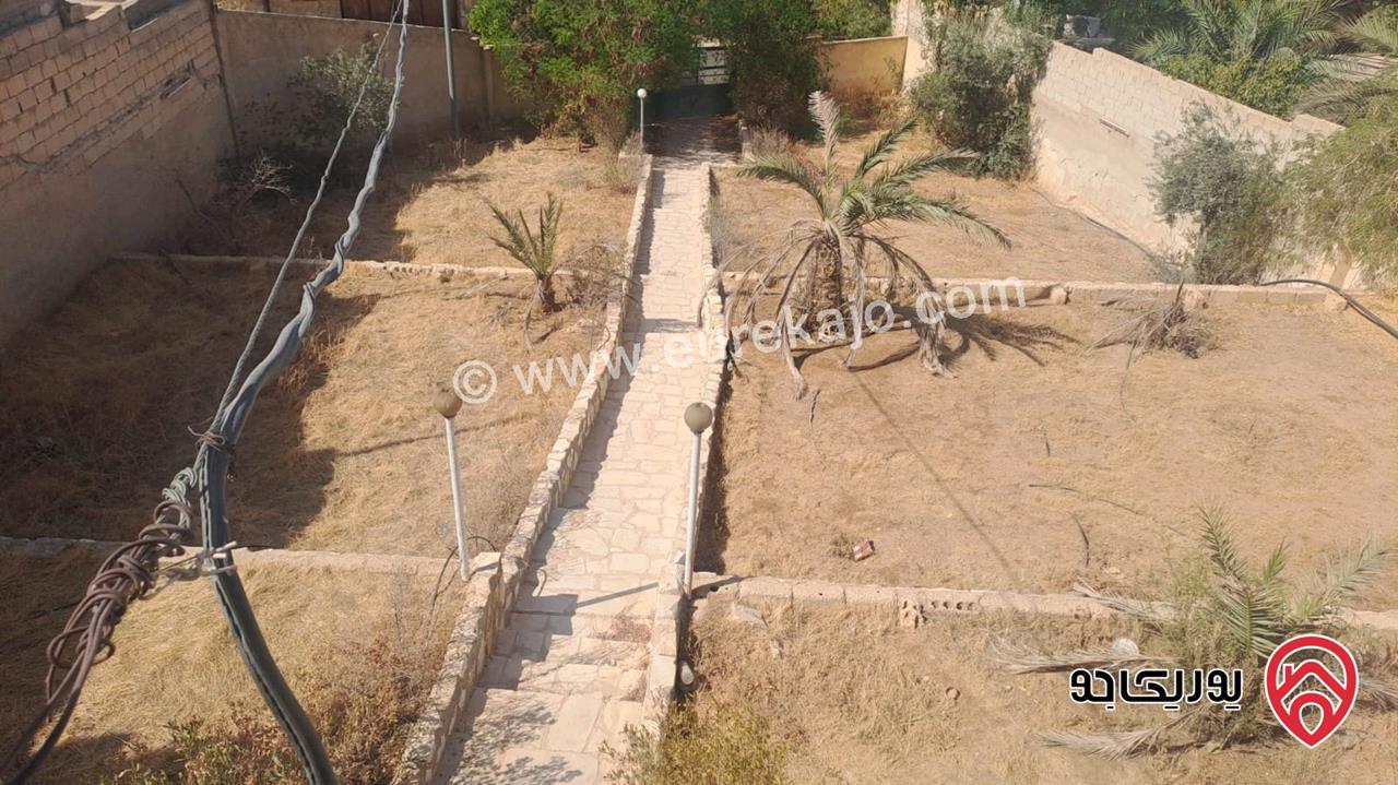 مزرعة مساحة الأرض 781م والبناء 200م للبيع في منطقة البحر الميت - الشونة الجنوبية - بالقرب من إشارة الراما