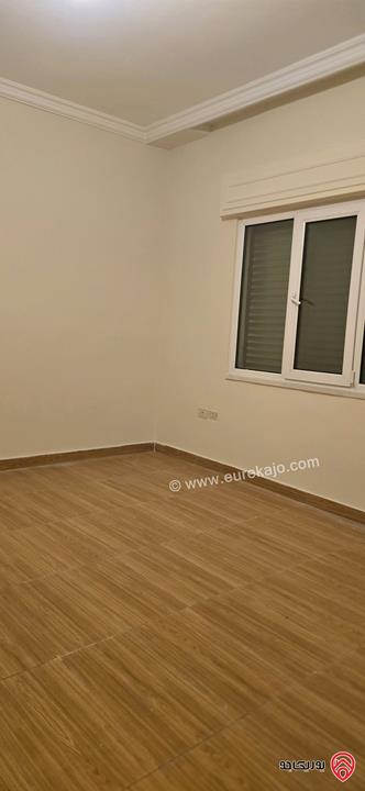 شقة ارضية طابقية مساحة 400م مع حديقة 130م للبيع في عمان - دير غبار