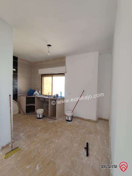 شقة مساحة 170م طابق ثالث مع روف للبيع في عمان - المرقب