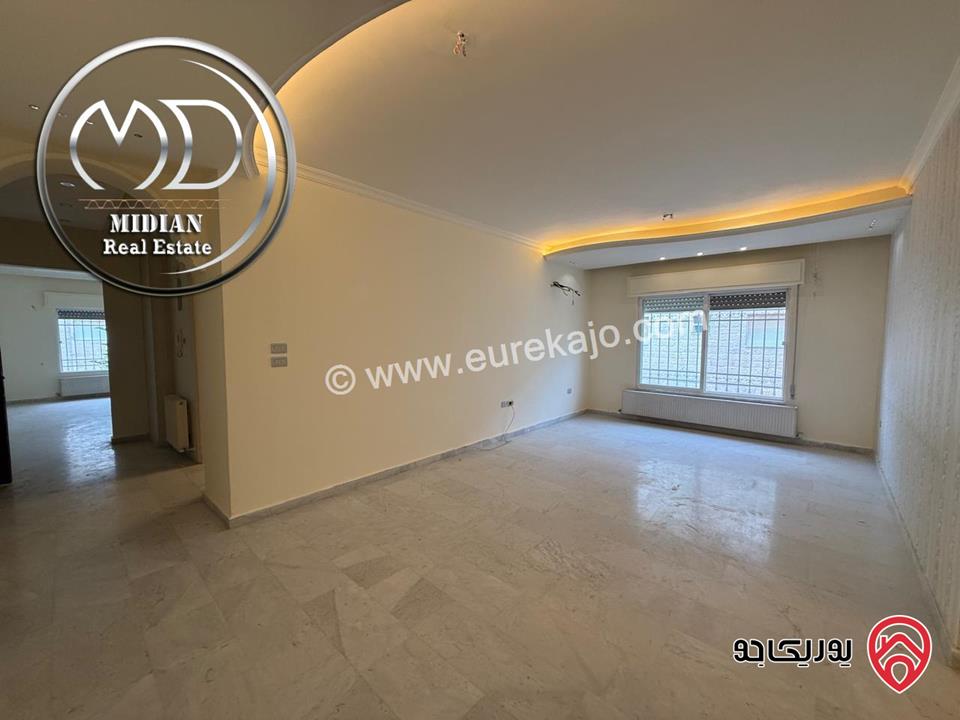 شقة فارغة للايجار في عمان - خلدا مساحة 220م طابق أول تشطيبات و ديكورات سوبر ديلوكس بسعر مميز جداً