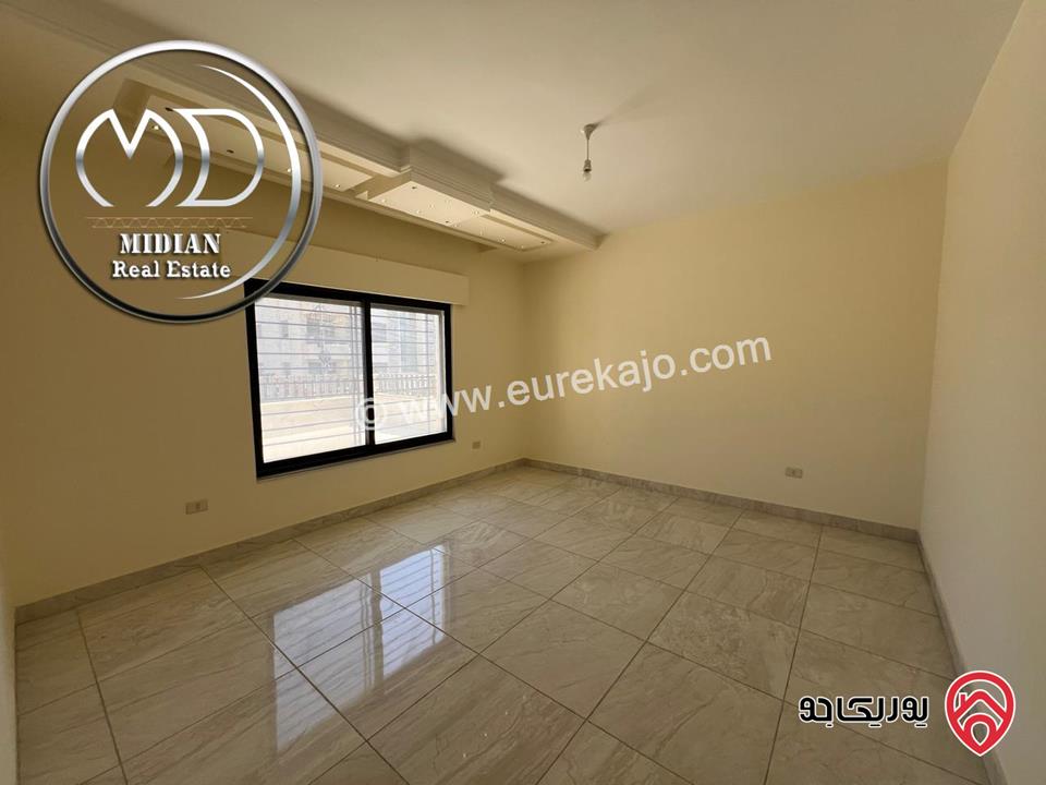 شقة شبه ارضي للبيع في عمان - ضاحية النخيل مساحة 190م مع ترس و حديقة 150م تشطيبات سوبر ديلوكس جديدة لم تسكن