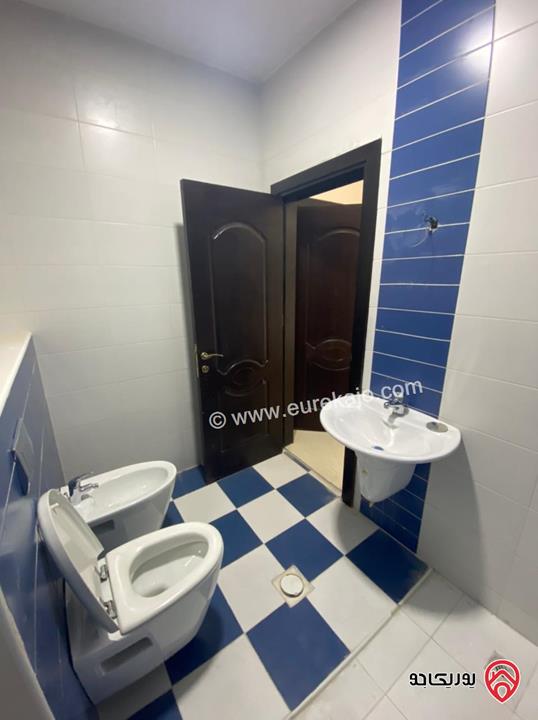 شقة تسوية طابقية مساحة 270م داخلي و 50م خارجي للإيجار في عمان - دير غبار