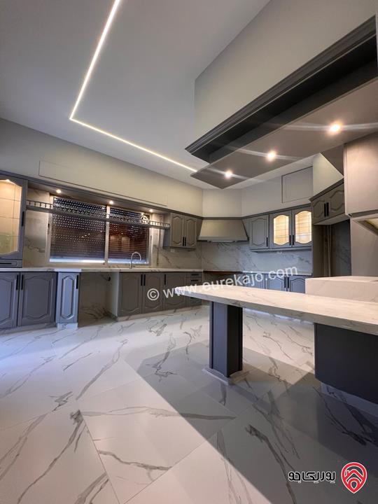 شقة طابق ثاني مساحة 250م للايجار في عمان - ام أذينة 