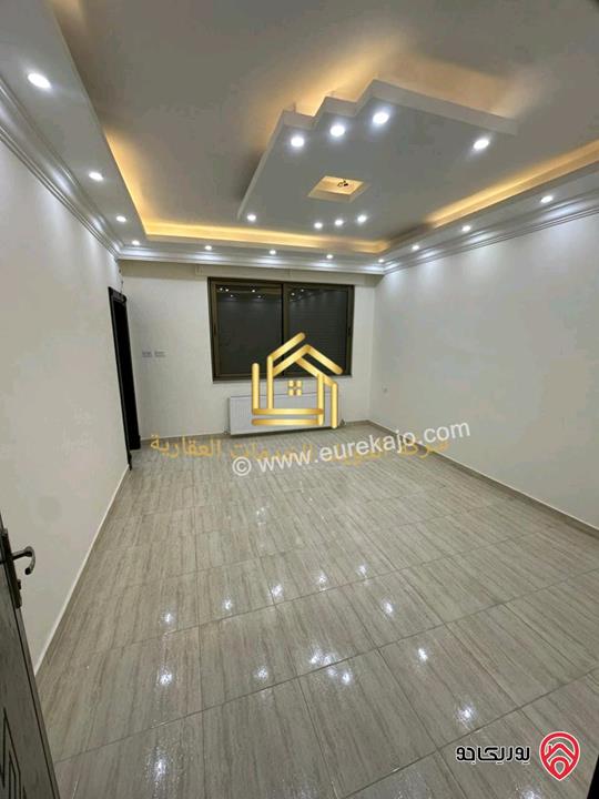 شقة فارغة طابق ثالث مساحة 210م للإيجار في عمان - الصويفية 