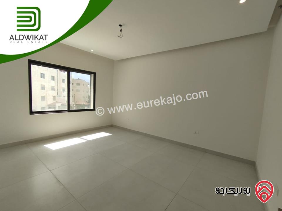 شقة  طابق ارضي مساحة البناء 370م ومساحة الترس 150م للبيع في عمان - دير غبار
