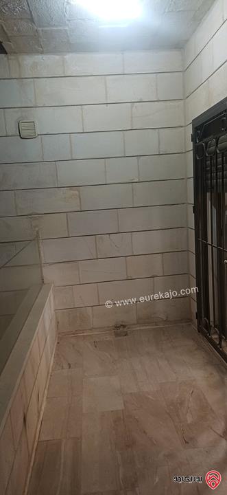 شقة طابق ثالث مع روف مساحة 250م للبيع في عمان - البنيات خلف مديرية الامن العام 