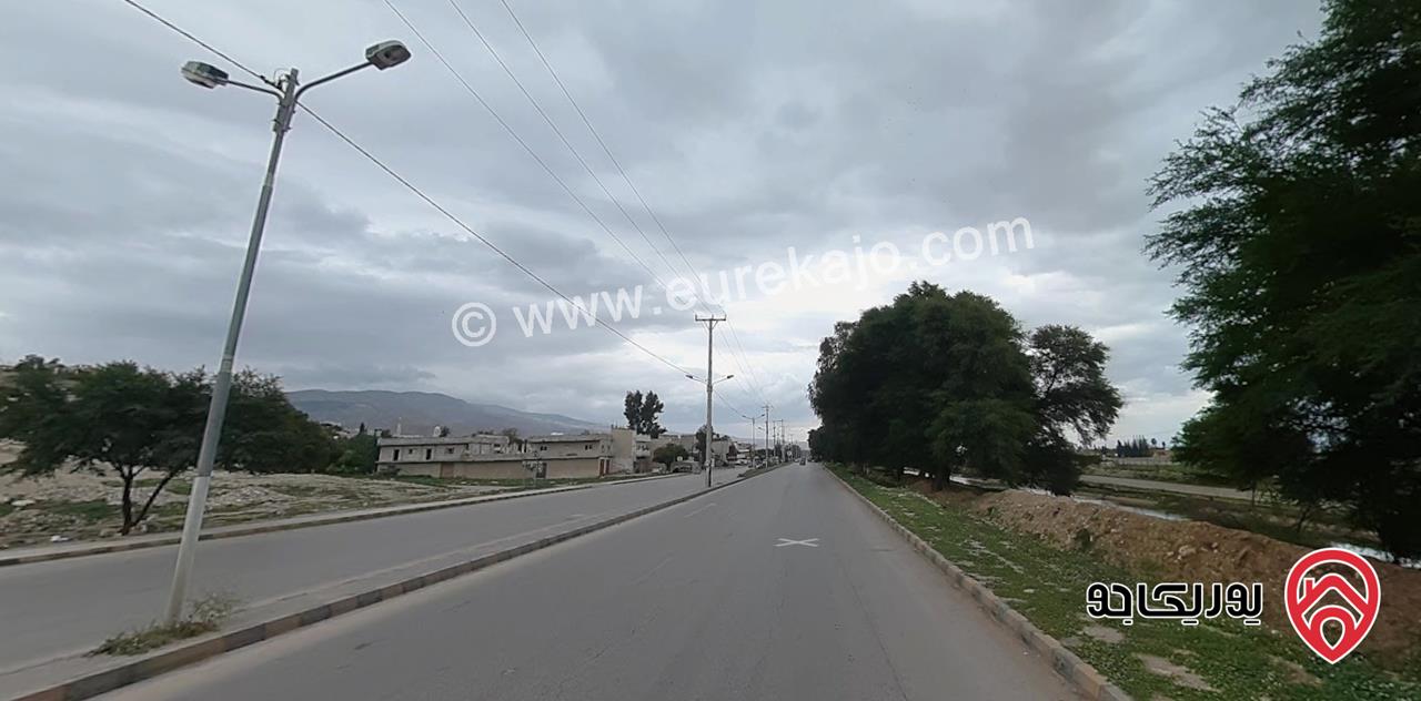 ارض مساحة 37 دونم مزروعة عليها مجمع وبيوت بلاستيكية للبيع في البلقاء - دير علا 