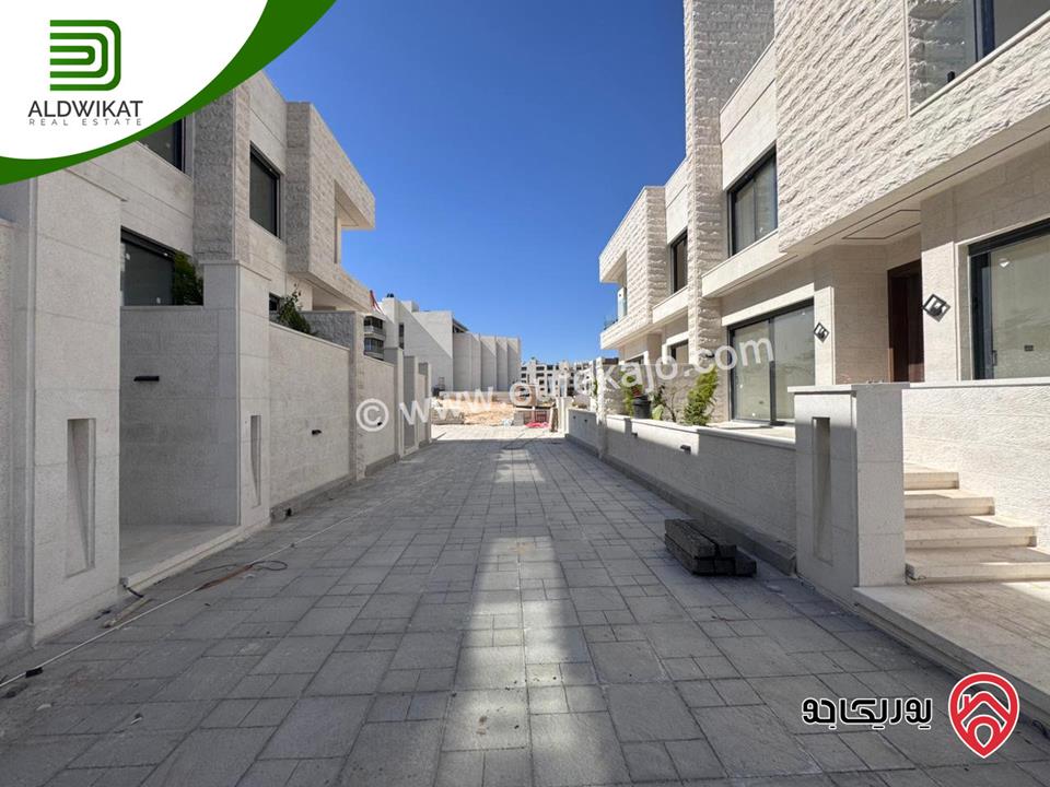 فيلا متلاصقة للبيع في عمان - عبدون مساحة الارض 400م ومساحة البناء 500م موقع مميز