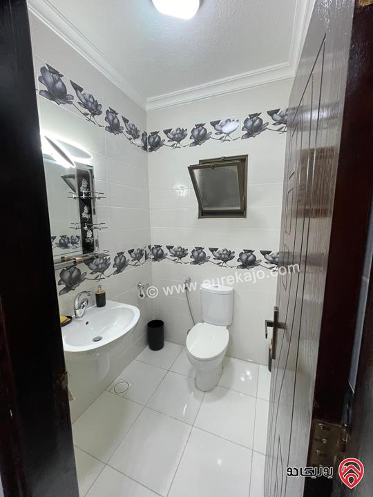 شقة طابق ثاني مساحة 150م للبيع في الزرقاء الجديدة قرب كنيسة الماريوسف