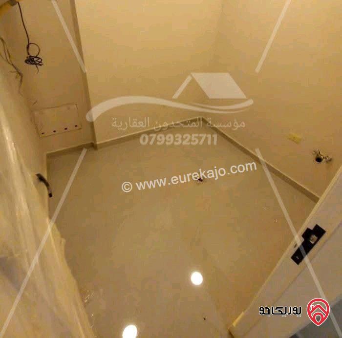 شقة فارغة مساحة 250م طابق ثاني للايجار في عمان - أم السماق