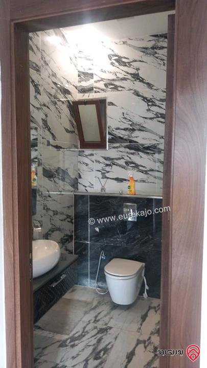 شقة طابق أول مساحة 205م للبيع في عمان - الجبيهة