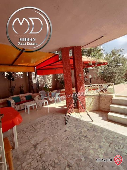 شقة شبه ارضي للبيع ام السماق مساحة 300م 4 نوم مع ترس و حديقة 100م بسعر مميز