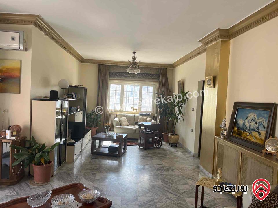 شقة طابق كامل (بمدخلين، بالاصل شقتين) مساحة اجمالية 560م (460م + 100م روف) للايجار مفروشة في عمان - أم أذينة