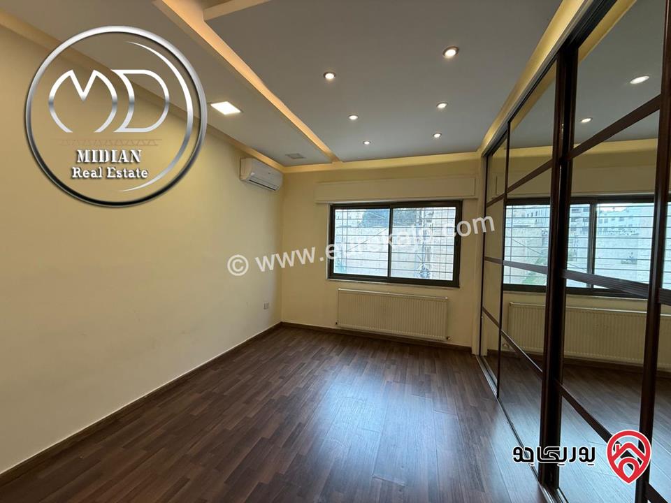 شقة أرضية فارغة للايجار في عمان - عبدون مساحة 230م 4 نوم تشطيبات و ديكورات عصرية فاخرة تصلح للأجانب و الهيئات الدبلوماسية