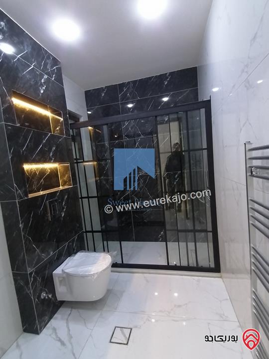 شقة فاخرة للبيع في عمان أم السماق - خلف السيتي مول وقرب مكة مول طابق ارضي 250م تشطيب سوبر ديلوكس لم تسكن