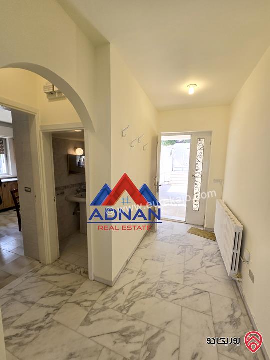 شقة ارضية مساحة 170م داخلي و 90م خارجي للإيجار الفارغ مع مدخل خاص من ضمن فيلا في عمان - الرابية