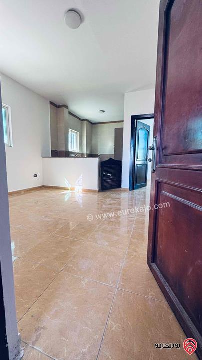 شقة فارغة طابق رابع بدون مصعد مساحة 100م للإيجار في عمان - مرج الحمام من المالك مباشرة 