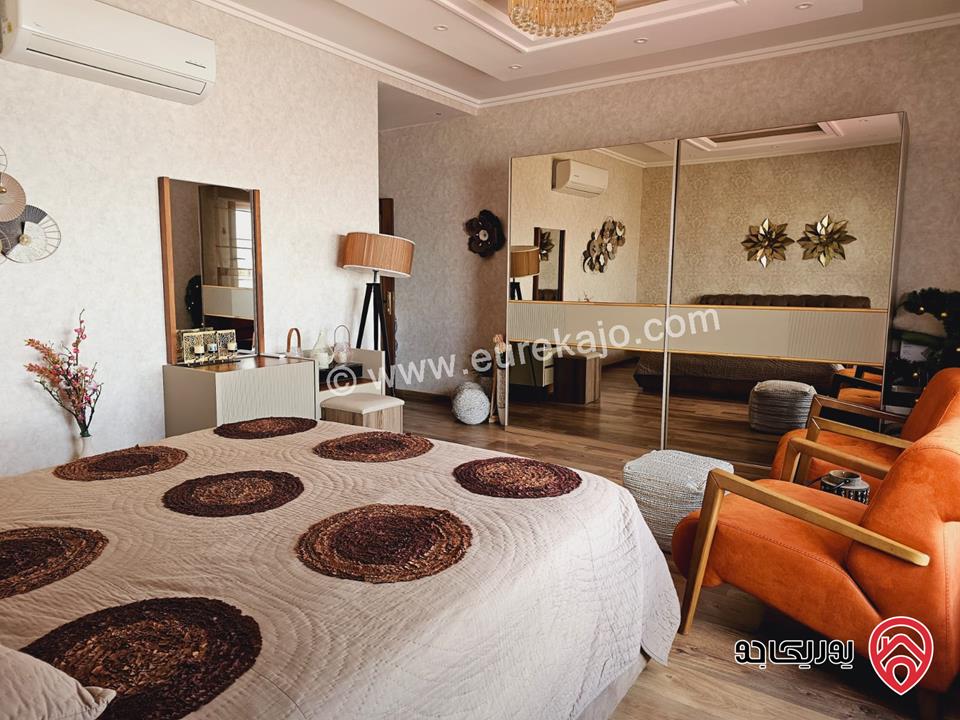 شقة سوبر ديلوكس مساحة 273م طابق أرضي مع مساحة خارجية 90م للبيع مفروشة في الجبيهة 