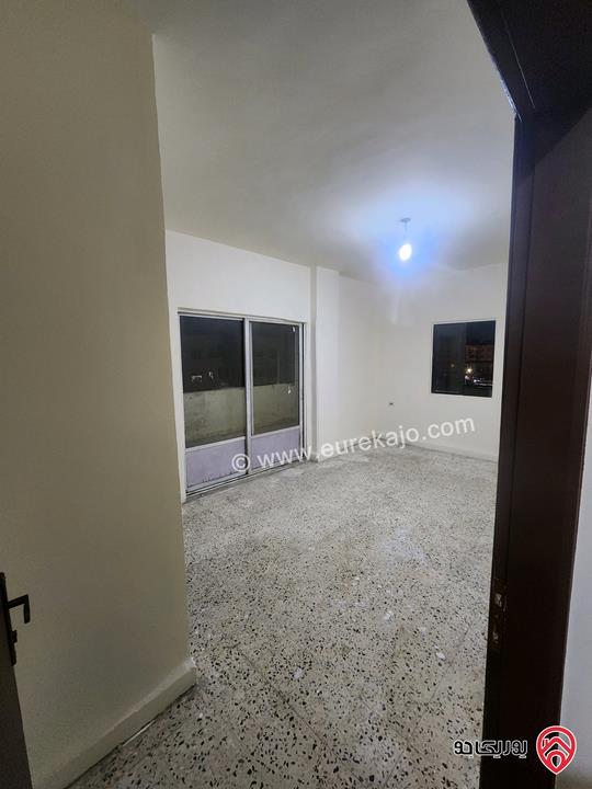 شقة طابق ثالث مساحة 130م داخلي و ترس 60م للبيع في عمان - ضاحية الحاج حسن 